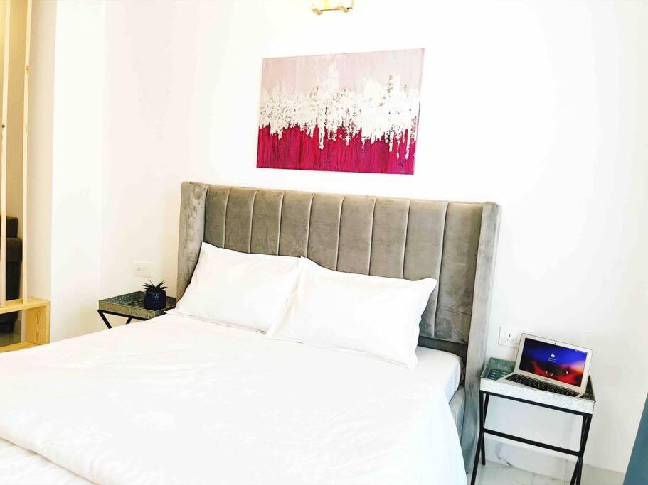 Near Airport Minimalistic Apartment